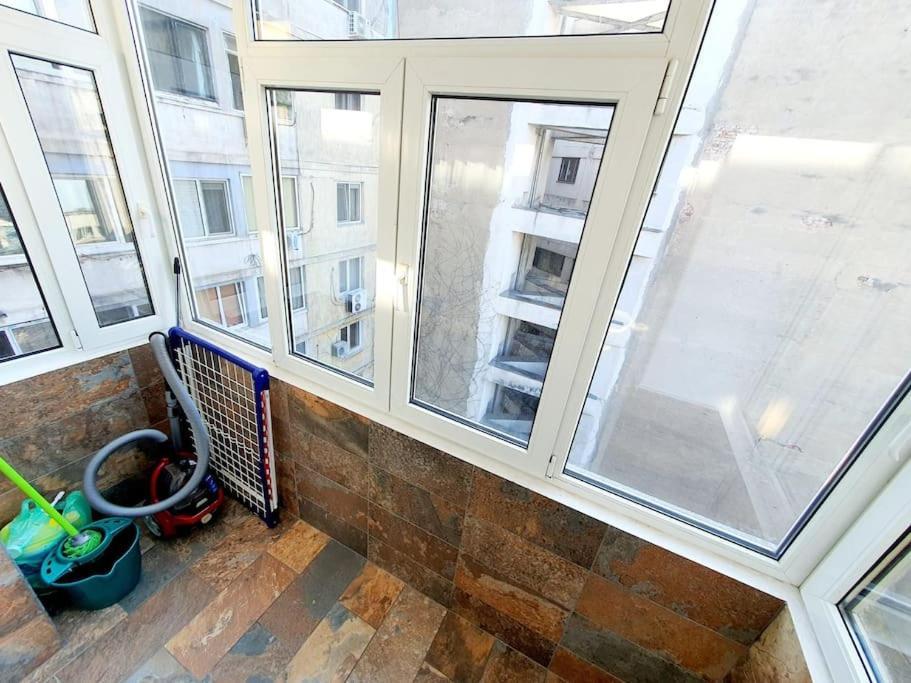 Downtown, Ideal For Longer Stays, Family Friendly Apartment - Nb73A Bucharest Luaran gambar